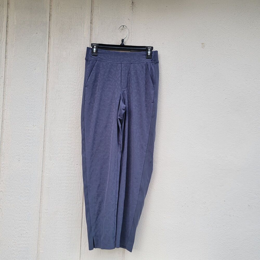 Athleta Brooklyn Textured Ankle Pant  sz 0 Gray Animal Print Gorpcore Athleisure